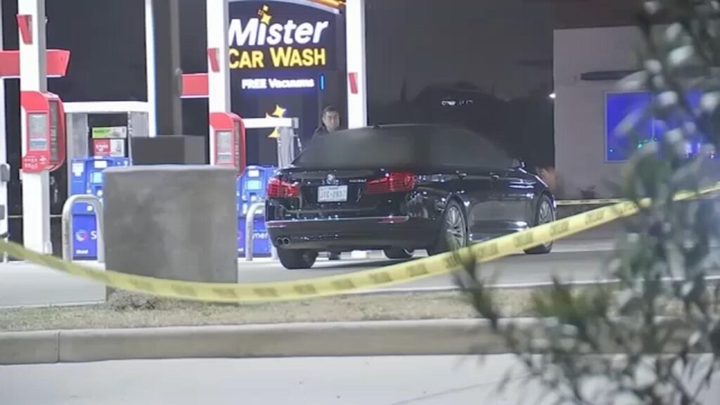 Shootout at west Houston gas station leaves one dead, another wounded – Click2Houston