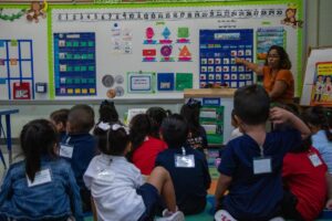 Most Houston ISD teachers say they will return next year, district survey finds – Houston Public Media