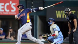 Astros Slugger Has One of Baseball’s Most Extreme Swing Paths – Sports Illustrated