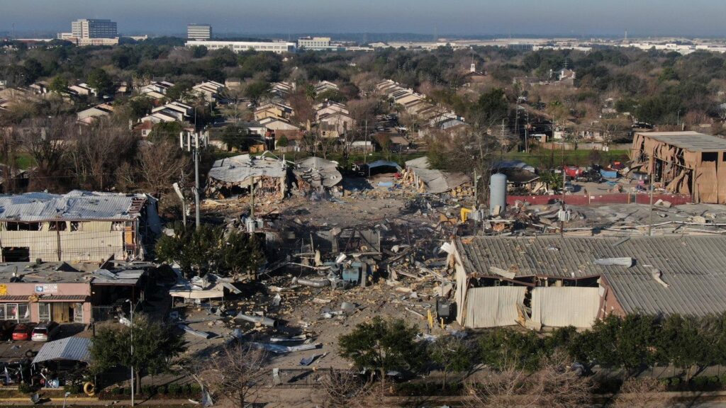 No injuries in explosion at northwest Houston business, first responders say – Houston Chronicle