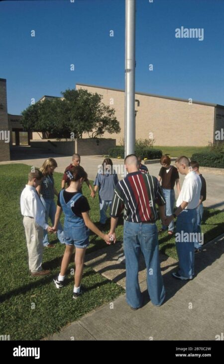School prayer, Bible-reading bill authored by Houston-area senator passes Texas House – Houston Public Media