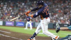 Astros Veteran Catcher Turning Bat Around in Big Way This Season – Sports Illustrated