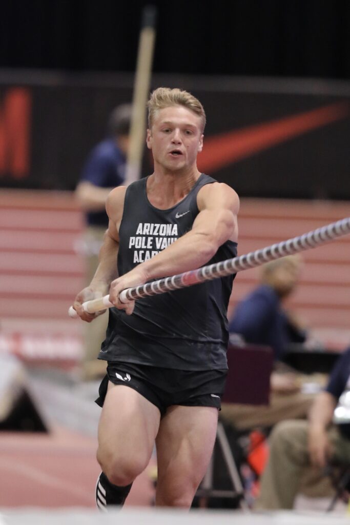 One Houston athlete just landed a spot in the SI Swimsuit Issue – KHOU