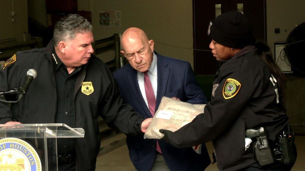 Houston police department plans to destroy evidence from crime investigations in property storage – ABC13 Houston