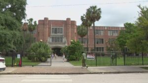Heights school dismissed early due to air conditioning problems – Houston Chronicle