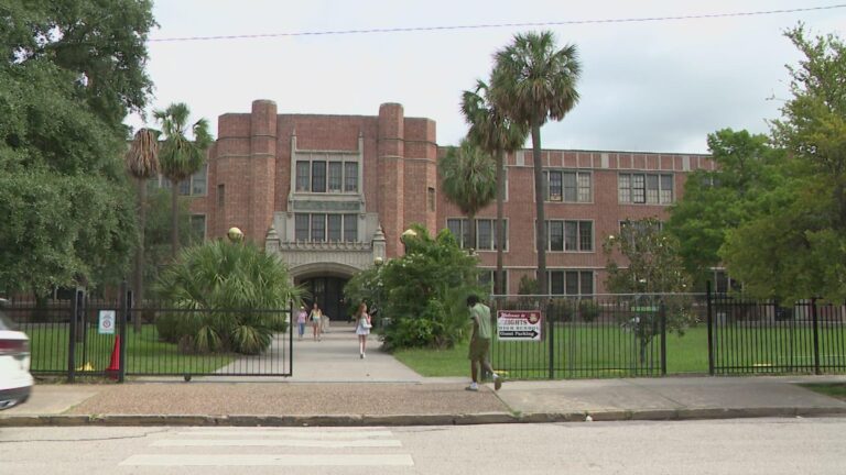 Heights school dismissed early due to air conditioning problems – Houston Chronicle