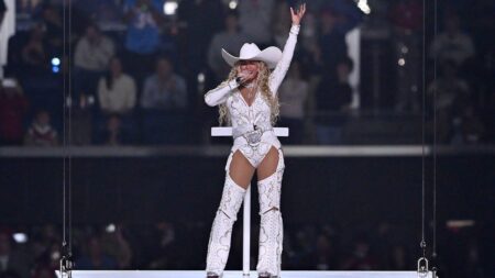 Beyoncé fans can watch Christmas halftime show at SirDavis-hosted parties in Houston – USA Today