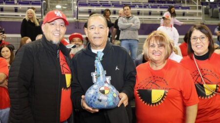 Houston’s Kelvin Sampson is ‘carrying the banner’ for his Lumbee Tribe in quest for federal recognition – CBS Sports