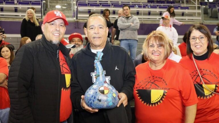 Houston’s Kelvin Sampson is ‘carrying the banner’ for his Lumbee Tribe in quest for federal recognition – CBS Sports