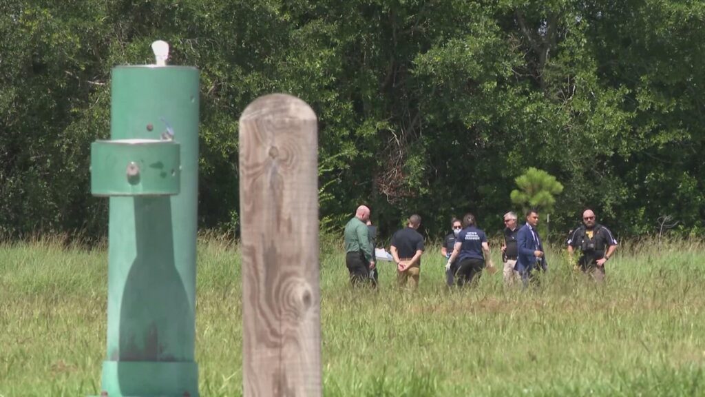 2 men found shot to death in southwest Houston park, police say – KHOU