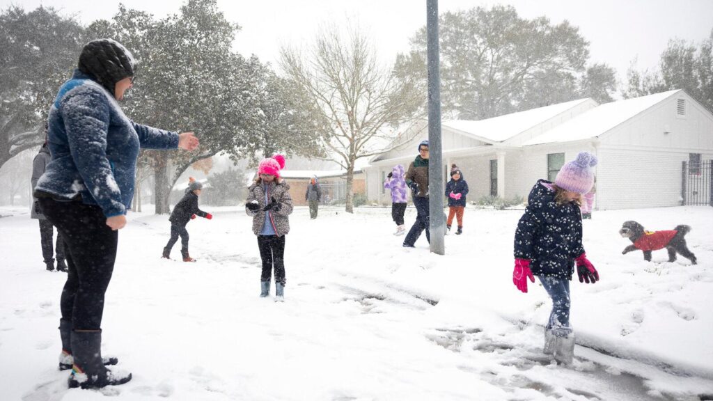 ‘Once in a generation:’ Parts of Houston area report up to 6 inches of snow on Tuesday – Houston Public Media