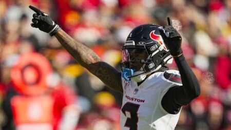 DeMeco Ryans Delivers Emotional Message About Tank Dell – Sports Illustrated
