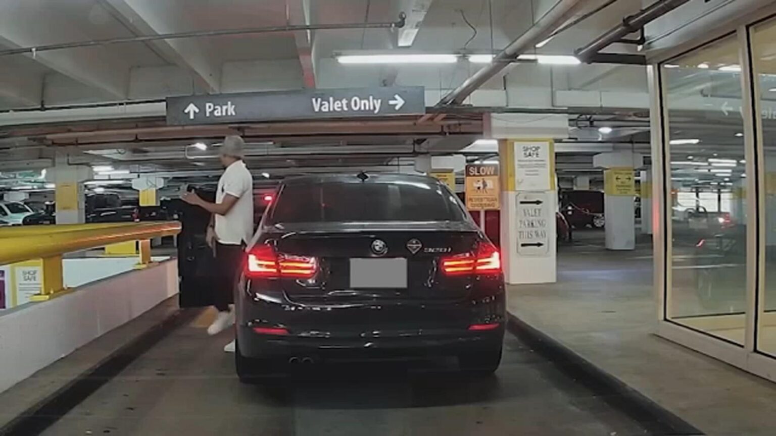 Man killed in parking garage shooting at The Galleria in Houston – Houston Public Media