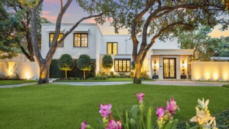 Former home of Texas governor in River Oaks sells after price cuts (PHOTOS) – The Business Journals