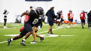 Harris Hits: Training Camp Day 4 in front of the fans! – Houston Texans