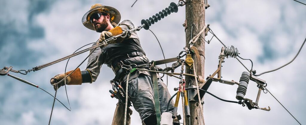 CenterPoint Energy to hire nearly 800 lineworkers by 2030 amid growing energy demand – The Business Journals