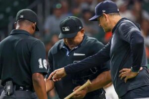 Yankees feeling screwed over in Houston again … this time by ump – Yahoo Sports