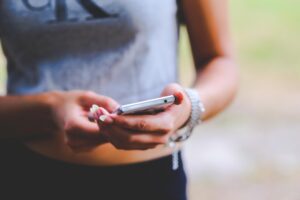 Houston ISD announces student cell phone policy to comply with new state law – Houston Public Media