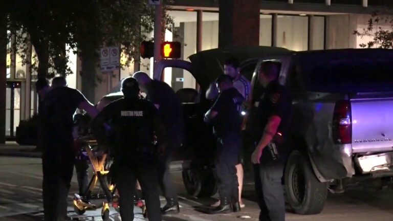 Man shot at bar in East Houston found during crash investigation in downtown Houston – Click2Houston