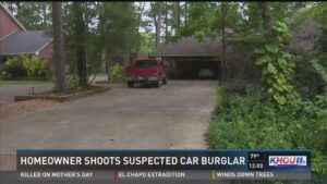 Suspected burglar found dead outside north Houston home; 2 HPD officers hurt in crash en route – Click2Houston