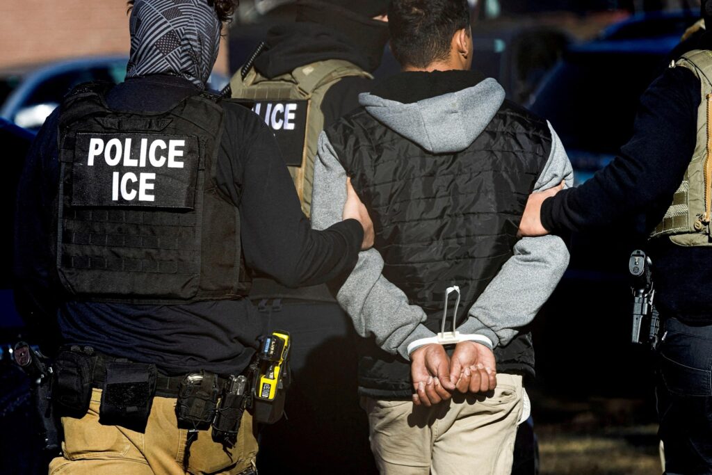 ICE arrests over 100 in operation targeting crime in Houston neighborhood – KEYE