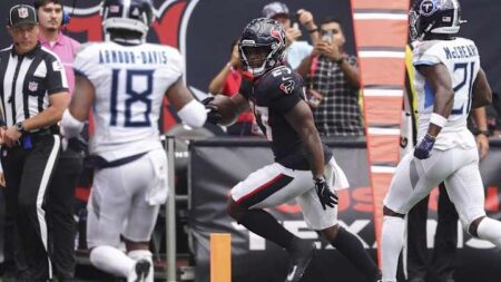 Texans Rookie RB Quickly Becoming Name to Watch – Sports Illustrated