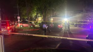 Police release photos of persons of interest in deadly SW Houston apartment shooting – Click2Houston