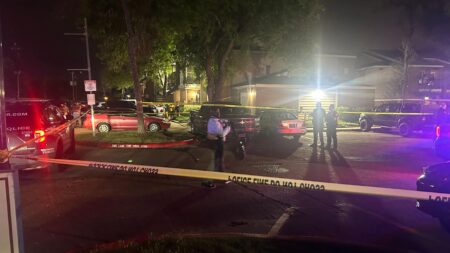 Police release photos of persons of interest in deadly SW Houston apartment shooting – Click2Houston