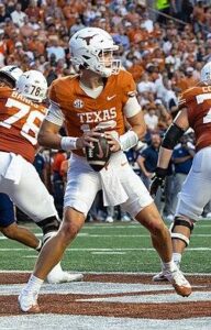 Arch Manning chided by mother, referee for standing over Sam Houston State player after TD – Yahoo Sports