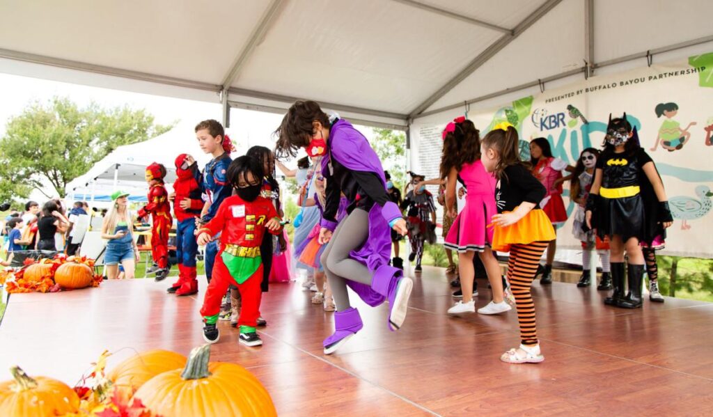 Top family Halloween events in Houston: Scream on the Green, Zoo Boo and more – Houston Chronicle