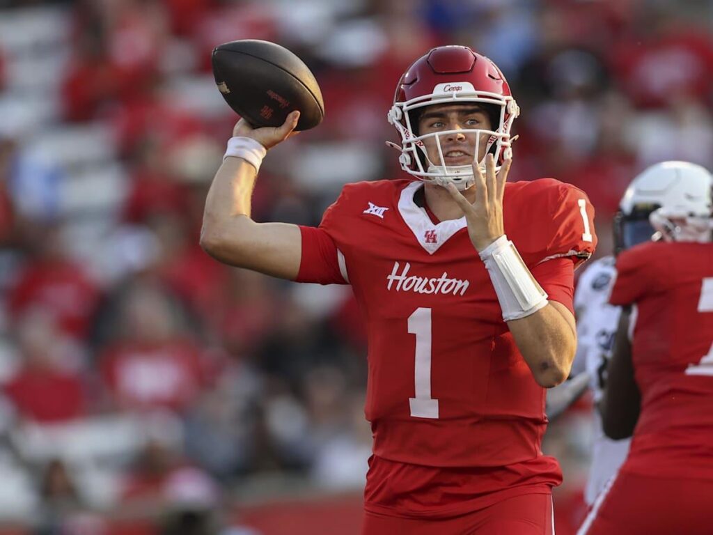 New Cougars QB Leads Teammates to an Unforgettable Time in Houston New Cougars QB showing new teammates good time in Houston – Chron