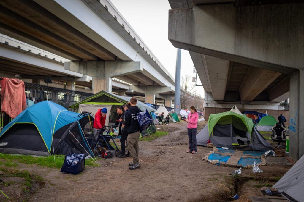 Houston homeless encampment cleared under John Whitmire’s homeless initiative – Houston Chronicle