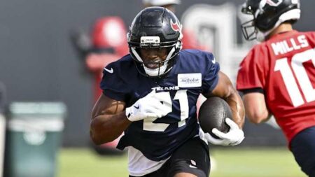 Nick Chubb Takes the Lead as Houston Texans’ Top Running Back Following Joe Mixon Injury Nick Chubb leads Houston Texans RB depth chart with Joe Mixon injury – Yahoo