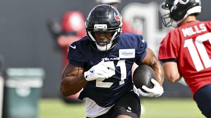 Nick Chubb Takes the Lead as Houston Texans’ Top Running Back Following Joe Mixon Injury Nick Chubb leads Houston Texans RB depth chart with Joe Mixon injury – Yahoo