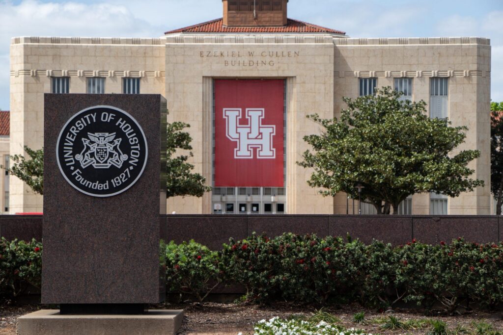 University of Houston reports armed robbery in student center – Houston Public Media