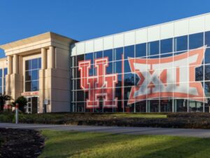 Does UH have enough money to play with the big boys? – Chron