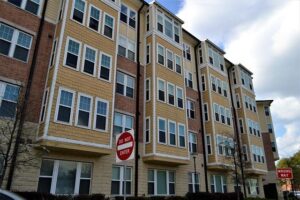 ‘Mayor, don’t be ugly,’ councilmember says in debate over expediting plan to name risky apartments – Houston Chronicle