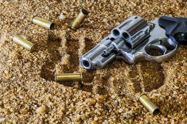 Houston Police Fatally Shoot Man After He Barricades Himself Inside Home Man fatally shot by Houston police after barricading himself inside house, authorities say – Houston Public Media